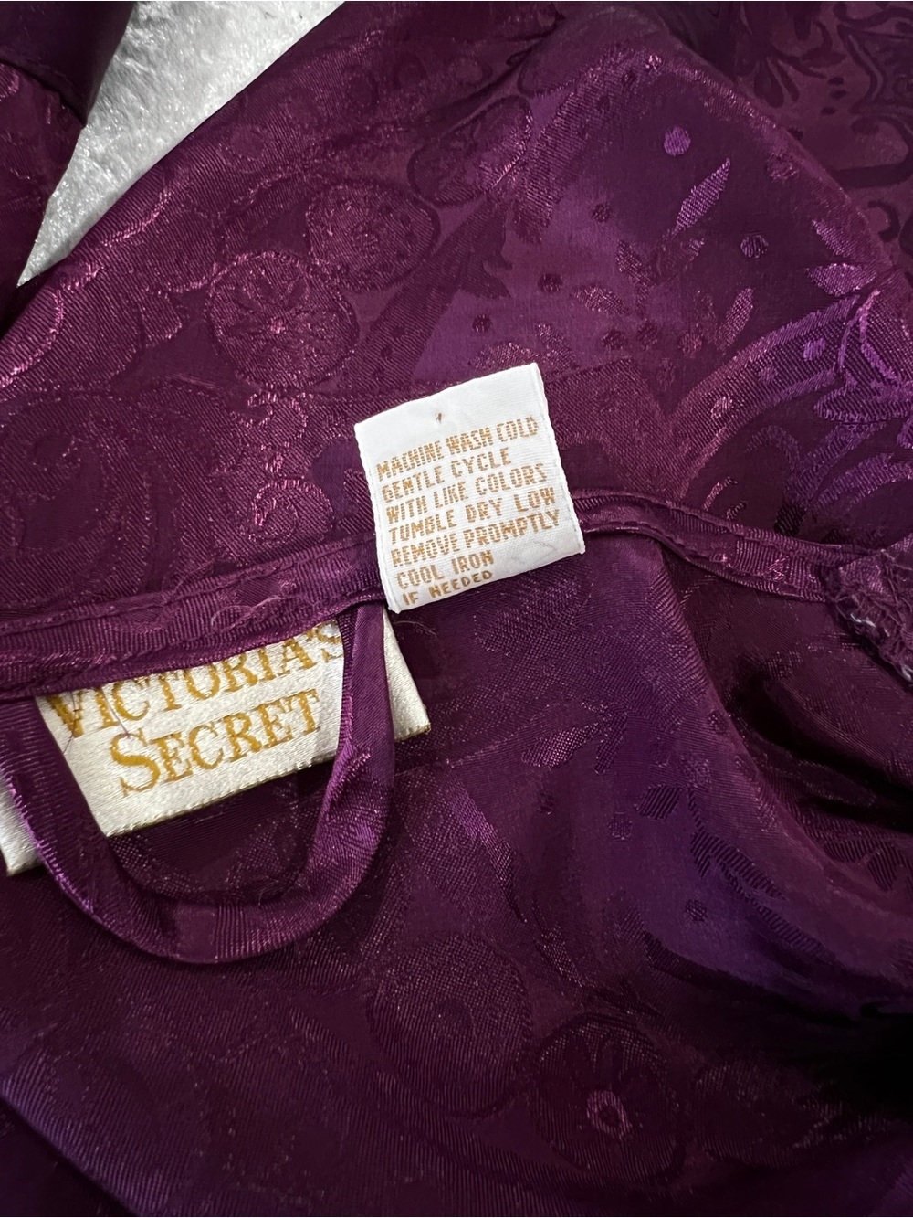 Victoria’s Secret Vintage Gold Label Damask Print Robe 3/4 Sleeve Burgundy O/S - Picture 10 of 10